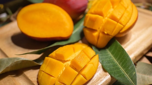 Prevent Darkening Of Mango After Cutting - 5 Tips To Keep The Fruit Fresh