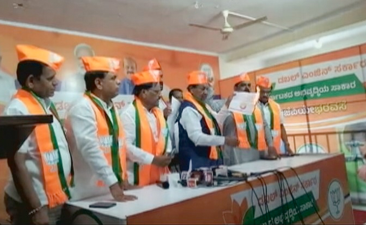 BJP's KS Eshwarappa Burns Congress Manifesto Over 'Bajrang Dal Ban' Row