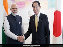 PM मोदी ने G7 शिखर सम्मेलन में जापानी पीएम फुमियो किशिदा से की मुलाकात, कई मुद्दों पर हुई चर्चा PM मोदी ने G7 शिखर सम्मेलन में जापानी पीएम फुमियो किशिदा से की मुलाकात, कई मुद्दों पर हुई चर्चा