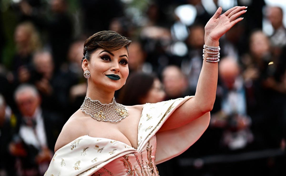 Cannes 2023: Urvashi Rautela Follows Aishwarya Rai's Footsteps With Bizarre Teal Lips