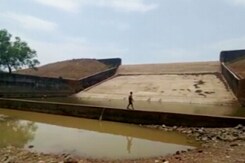 मोबाइल फोन के लिए डैम का 21 लाख लीटर पानी बहाने वाले अफसर ने बताया क्यों किया ऐसा? मोबाइल फोन के लिए डैम का 21 लाख लीटर पानी बहाने वाले अफसर ने बताया क्यों किया ऐसा?