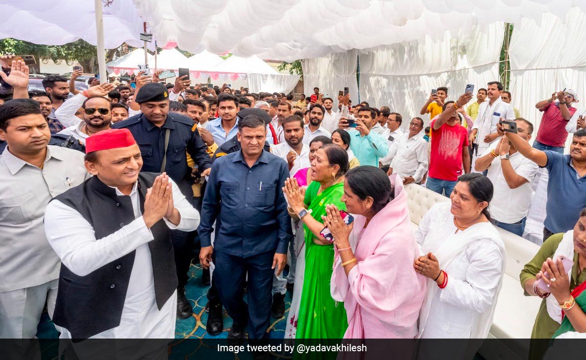 What Akhilesh Yadav Said To Mamata Banerjee's 2024 Congress Support