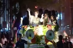 कर्नाटक चुनाव के अंतिम चरण में कांग्रेस ने झोंकी ताकत, प्रियंका गांधी का बेंगलुरु में रोड शो कर्नाटक चुनाव के अंतिम चरण में कांग्रेस ने झोंकी ताकत, प्रियंका गांधी का बेंगलुरु में रोड शो