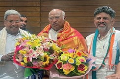 कर्नाटक में कांग्रेस की जीत आसान...लेकिन CM चुनने में देरी क्यों? कर्नाटक में कांग्रेस की जीत आसान...लेकिन CM चुनने में देरी क्यों?