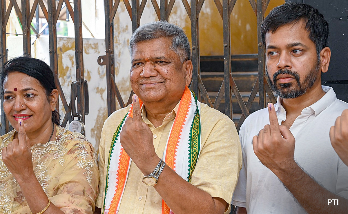 Congress's Jagadish Shettar Loses To BJP's Mahesh Tenginakai By 34,289 Votes