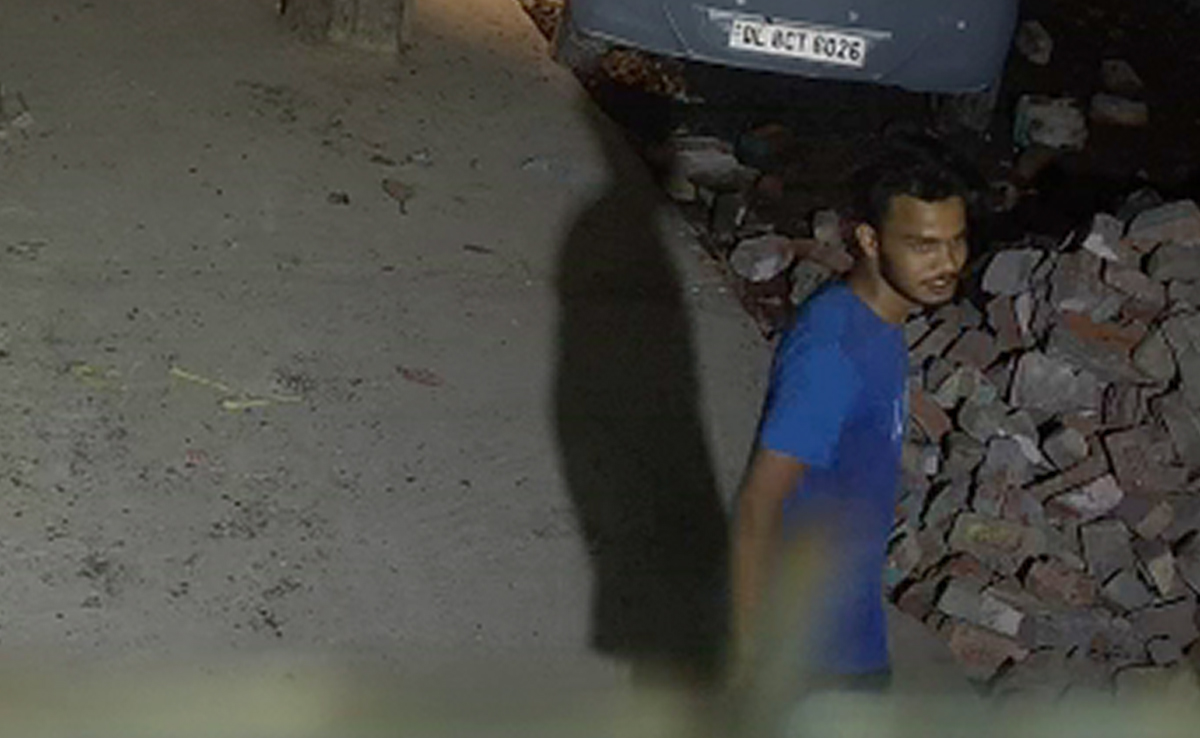 Video: Moments Before Delhi Teen's Murder, Killer Seen Waiting For Her