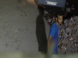 VIDEO: कत्ल करने से पहले नाबालिग लड़की का मौका-ए-वारदात पर इंतज़ार कर रहा था साहिल VIDEO: कत्ल करने से पहले नाबालिग लड़की का मौका-ए-वारदात पर इंतज़ार कर रहा था साहिल