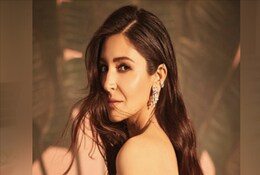 प्रेग्नेंसी की खबरों के बीच बेबी बंप फ्लॉन्ट करती दिखीं अनुष्का शर्मा, फोटो वायरल प्रेग्नेंसी की खबरों के बीच बेबी बंप फ्लॉन्ट करती दिखीं अनुष्का शर्मा, फोटो वायरल