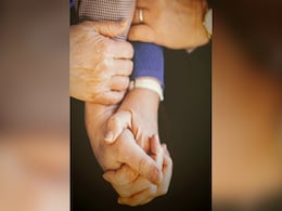 Mother's Day: मां-बेटी होती हैं एक दूसरे की जान, कुछ इस तरह अपना रिश्ता और मजबूत बना सकती हैं आप  Mother's Day: मां-बेटी होती हैं एक दूसरे की जान, कुछ इस तरह अपना रिश्ता और मजबूत बना सकती हैं आप