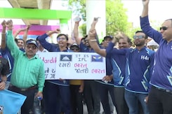 Fans Excited About The Clash Between Pandya Brothers Fans Excited About The Clash Between Pandya Brothers