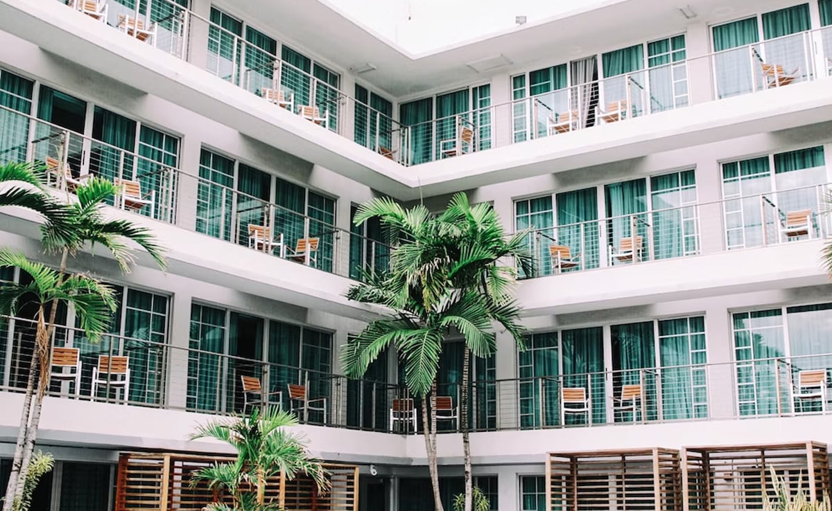 Poll Body Bans Outsiders From Hotels In Bengal Ahead Of Polling