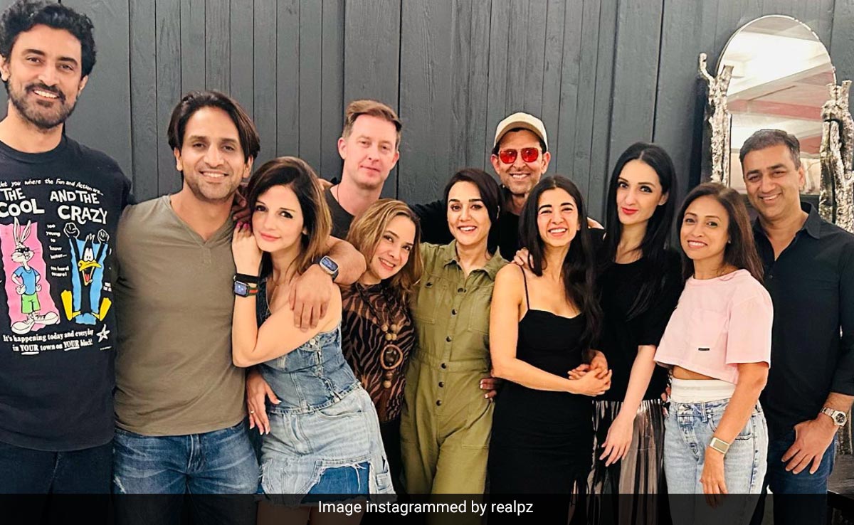 Inside Preity Zinta's "Friday Night Fever" With "Mad Hatters" Hrithik Roshan, Saba Azad
