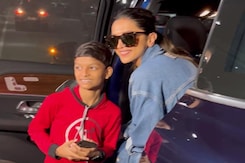 Deepika Padukone Poses With A Fan Outside The Airport Deepika Padukone Poses With A Fan Outside The Airport