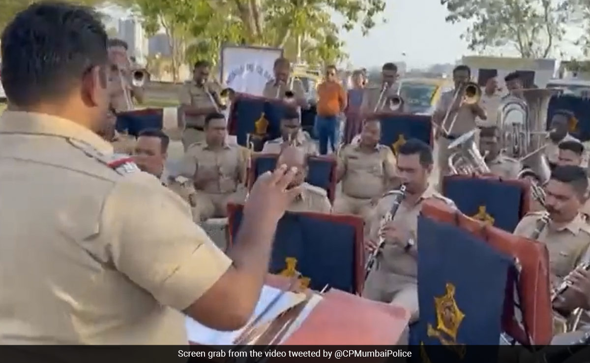 बीच सड़क पर मुंबई पुलिस ने बजाई Bella Ciao धुन, देखने वालों का ऐसा था रिएक्शन
