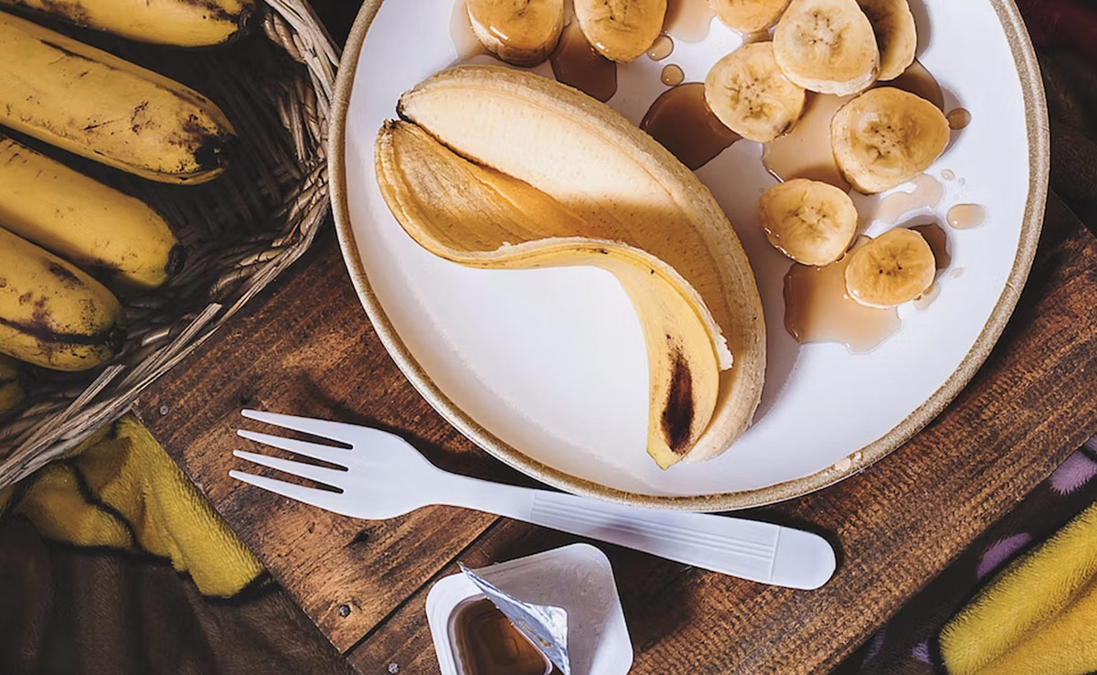 Vegan Passenger Slams Airline After Being Served Fruits As Hot Meal