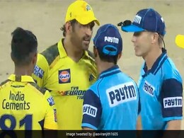 CSK vs GT: धोनी ने मैदान पर अंपायर को बनाया 'बेवकूफ', 4 मिनट तक रुका खेल, फिर पलट दी बाज़ी CSK vs GT: धोनी ने मैदान पर अंपायर को बनाया 'बेवकूफ', 4 मिनट तक रुका खेल, फिर पलट दी बाज़ी