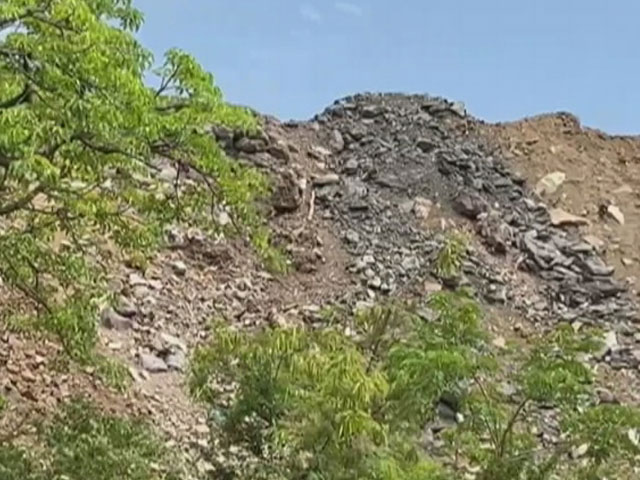 मीठी नदी के पास मिट्टी का पहाड़ होने से बढ़ी चिंता