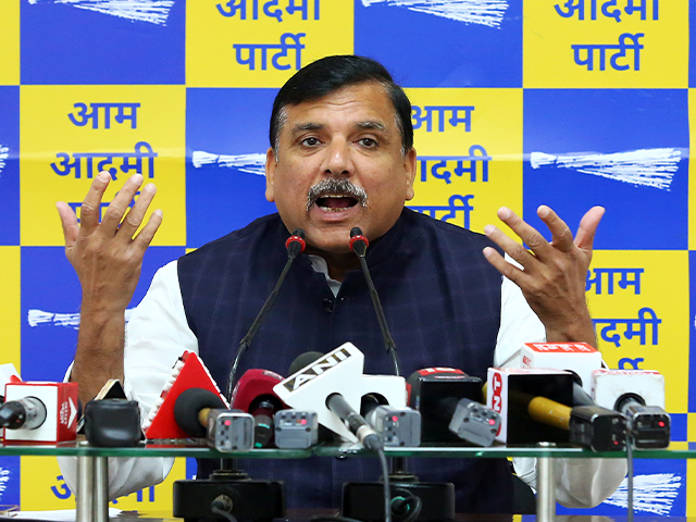 संजय सिंह अपने करीबियों के घर ईडी की छापेमारी पर बोले-'जबरदस्ती लोगों को फंसाने की कोशिश'