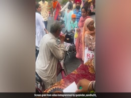 बुजुर्ग शख्स ने दिवंगत पत्नी की फोटो निकालकर किया कुछ ऐसा, देख रो पड़े लोग, बोले- इस प्यार के लिए कोई शब्द नहीं बुजुर्ग शख्स ने दिवंगत पत्नी की फोटो निकालकर किया कुछ ऐसा, देख रो पड़े लोग, बोले- इस प्यार के लिए कोई शब्द नहीं