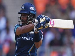 साहा ने 20 गेंद में जड़ दी धमाकेदार फिफ्टी तो सोशल मीडिया पर लगी मीम्स की झड़ी साहा ने 20 गेंद में जड़ दी धमाकेदार फिफ्टी तो सोशल मीडिया पर लगी मीम्स की झड़ी