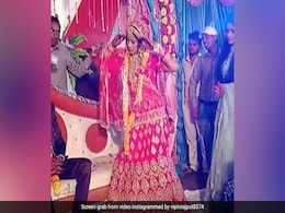 'सैयां सुपरस्टार' गाने पर शिद्दत से डांस कर रही थी दुल्हन, तभी दूल्हे ने किया कुछ ऐसा लोगों के उड़े तोते, बोले- गजब बेइज्जती भाई  'सैयां सुपरस्टार' गाने पर शिद्दत से डांस कर रही थी दुल्हन, तभी दूल्हे ने किया कुछ ऐसा लोगों के उड़े तोते, बोले- गजब बेइज्जती भाई