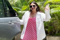 परिणीति चोपड़ा से पैपराजी ने पूछा शादी को लेकर सवाल, जानिए कैसा था रिएक्शन  परिणीति चोपड़ा से पैपराजी ने पूछा शादी को लेकर सवाल, जानिए कैसा था रिएक्शन