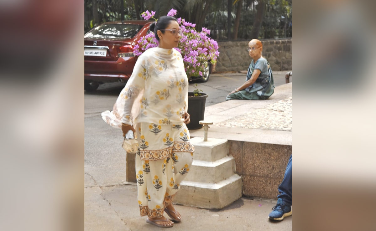 Rupali Ganguly Attends <I>Anupamaa</i> Co-Star Nitesh Pandey's Funeral