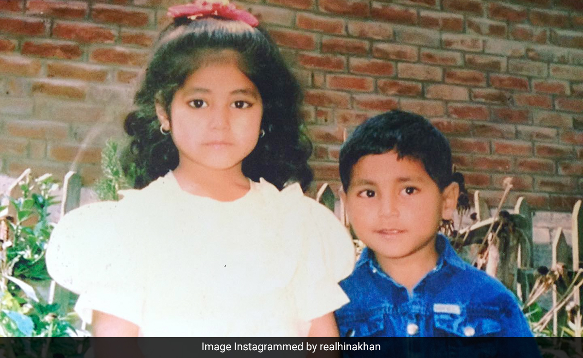 वाइट फ्रॉक पहने ये बच्ची है टीवी की टॉप एक्ट्रेस, मां से लेकर बहू के रोल में जीत चुकी हैं फैंस के दिल, क्या बता पाएंगे नाम