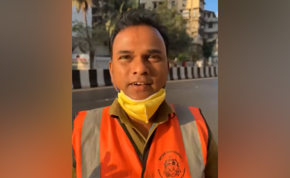 शरद पवार से इस्तीफा वापस लेने का आग्रह करते हुए दिखा सफाई कर्मचारी, बेटी सुप्रिया सुले ने शेयर किया VIDEO