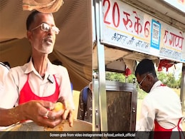 यहां गोलगप्पे खाने से पहले दिखाना पड़ता है आधार कार्ड, देखें मजेदार वीडियो यहां गोलगप्पे खाने से पहले दिखाना पड़ता है आधार कार्ड, देखें मजेदार वीडियो