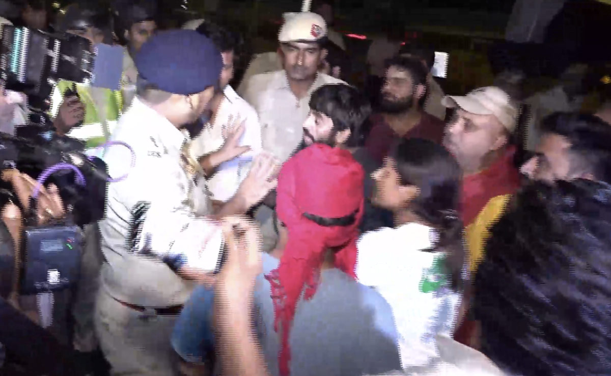 Violence At Delhi Protest Site Over Beds, Wrestlers Allege "Thrashed By Drunk Cops"