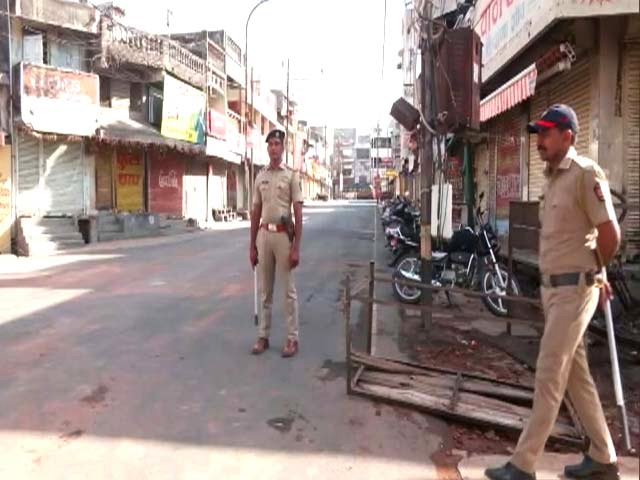 मुंबई : अकोला में हिंसक झड़प, शख्स की मौत, पुलिसकर्मी समेत 8 लोग घायल