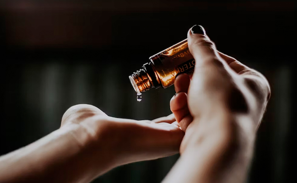 अरंडी का तेल महिलाओं को एक नहीं बल्कि देता है कई फायदे, आप भी कर सकती हैं Castor Oil का इस्तेमाल 