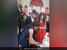 अपनी ही शादी में दूल्हे ने जमकर काटा बवाल, दुल्हन के साथ की ऐसी हरकत उड़े लोगों के होश, बोले- मौका है भाग जाओ अपनी ही शादी में दूल्हे ने जमकर काटा बवाल, दुल्हन के साथ की ऐसी हरकत उड़े लोगों के होश, बोले- मौका है भाग जाओ