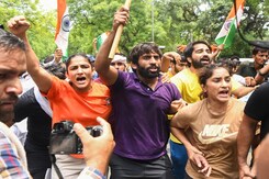 Delhi Police Files Case Against Wrestlers For Attempting Protest March To New Parliament Delhi Police Files Case Against Wrestlers For Attempting Protest March To New Parliament