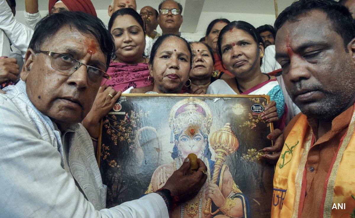 Congress Workers Chant '<i>Jai Bajrang Bali</i>' While Celebrating Karnataka Win