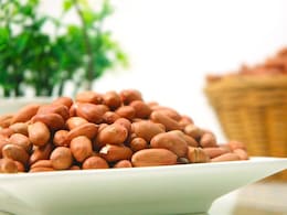 Peanut Side Effects: मूंगफली खाने के बाद बिल्कुल न करें इन चीजों का सेवन, नहीं तो हो जाएंगी ये बड़ी दिक्कतें Peanut Side Effects: मूंगफली खाने के बाद बिल्कुल न करें इन चीजों का सेवन, नहीं तो हो जाएंगी ये बड़ी दिक्कतें