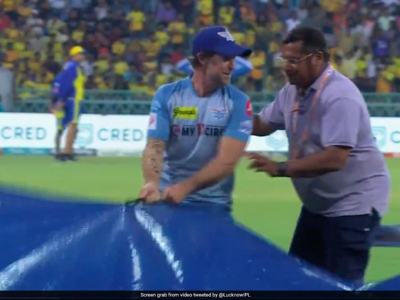 "Inspired By MS Dhoni": Jonty Rhodes' Take On Viral Video Of Him Helping Groundsmen Is Gold