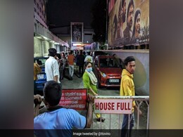 इस फिल्म का केरल के सिनेमाघरों में गदर, लगे हाउसफुल के बोर्ड, सोशल मीडिया पर लोग इसे बता रहे 'द रियल केरल स्टोरी' इस फिल्म का केरल के सिनेमाघरों में गदर, लगे हाउसफुल के बोर्ड, सोशल मीडिया पर लोग इसे बता रहे 'द रियल केरल स्टोरी'