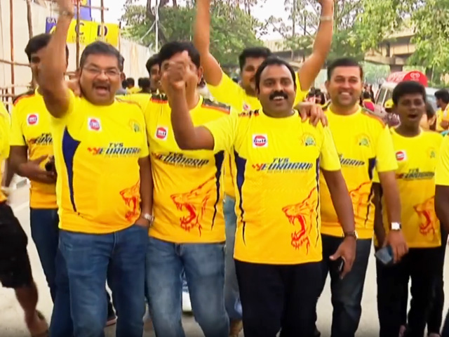 CSK Fans Expect Thala Dhoni To Lead His Team to Play-Offs Ahead Of Clash Against DC