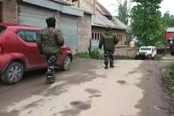 G-20 बैठक से पहले जम्मू-कश्मीर में बढ़ाई गई सुरक्षा, कड़ी निगरानी में श्रीनगर नेशनल हाईवे G-20 बैठक से पहले जम्मू-कश्मीर में बढ़ाई गई सुरक्षा, कड़ी निगरानी में श्रीनगर नेशनल हाईवे