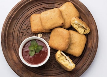 Want A Spicy Pakora? You Have To Try These Amazing Paneer Chutney Pakoras Want A Spicy Pakora? You Have To Try These Amazing Paneer Chutney Pakoras