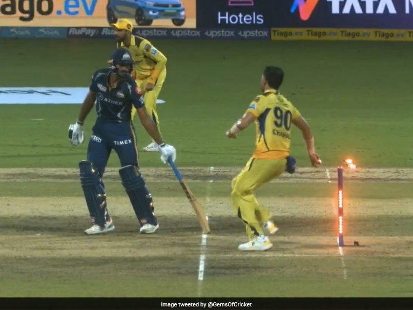CSK Pacer Deepak Chahar Attempts To Run Out GT Star Vijay Shankar At Non-Striker's End, MS Dhoni Reacts
