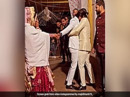 दोस्तों को छोड़कर जाना नहीं चाहता था दूल्हा, फिर दुल्हन ने विदाई पर जो किया देख सभी के उड़े होश, बोले- घोर कलयुग दोस्तों को छोड़कर जाना नहीं चाहता था दूल्हा, फिर दुल्हन ने विदाई पर जो किया देख सभी के उड़े होश, बोले- घोर कलयुग