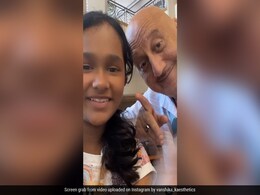 Watch: Anupam Kher Takes Satish Kaushik's Daughter Out For Lunch, Internet Calls Him "True Legend" Watch: Anupam Kher Takes Satish Kaushik's Daughter Out For Lunch, Internet Calls Him "True Legend"