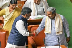 Congress Faces Tension Over Karnataka Minister's "Power-Sharing" Comment Congress Faces Tension Over Karnataka Minister's "Power-Sharing" Comment
