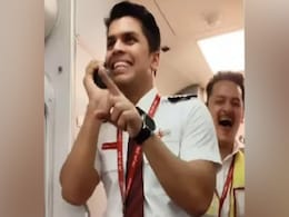 SpiceJet के पायलट का शायराना अंदाज हुआ वायरल, मजेदार अनाउंसमेंट को सुन हंस-हंसकर लोटपोट हुए यात्री SpiceJet के पायलट का शायराना अंदाज हुआ वायरल, मजेदार अनाउंसमेंट को सुन हंस-हंसकर लोटपोट हुए यात्री