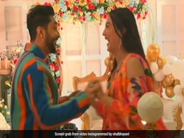 VIDEO: अपने बेबी शॉवर में जमकर नाचीं गौहर खान, पति जैद ने भी यूं दिया 'मॉम टू बी' का साथ VIDEO: अपने बेबी शॉवर में जमकर नाचीं गौहर खान, पति जैद ने भी यूं दिया 'मॉम टू बी' का साथ