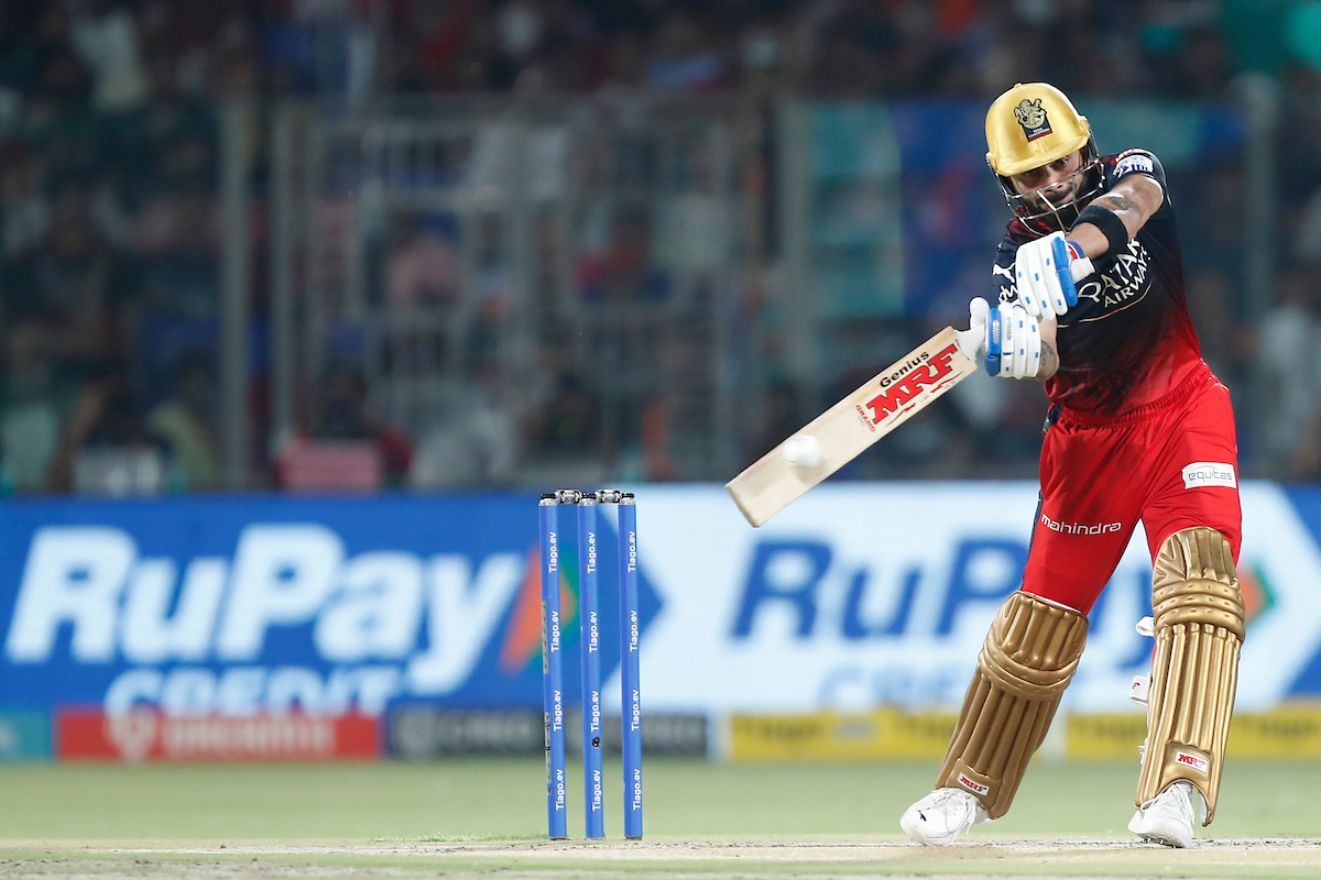 "यह तो घरेलू मैदान के बाहर पावर-प्ले में टेस्ट मैच जैसी बैटिंग है", आंकड़ों के साथ आलोचकों ने पकड़ी "विराट खामी"