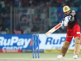 DC vs RCB: कोहली ने बनाया "विराट रिकॉर्ड", बचपन के दोस्त से चल रही है टक्कर